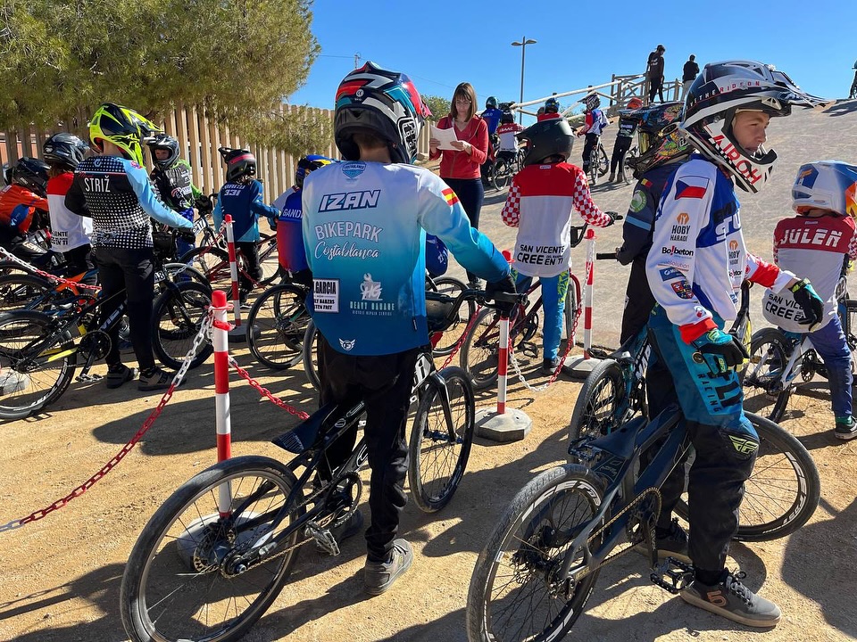 Dominik Ralis San Vicente vive una vibrante primera jornada de la Copa BMX Comunitat ...